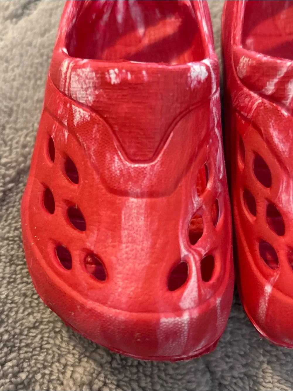 wonder nation Red and White Kids Slip-On Water Clogs